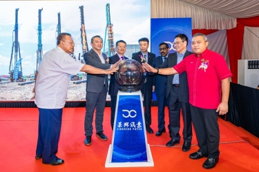 擎梦奋进 续写华章 | Z6官网纸业马来西亚项目二期桩基典礼隆沉进行